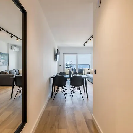 1 Bedroom Amazing Apartment In Potomje Διαμέρισμα *